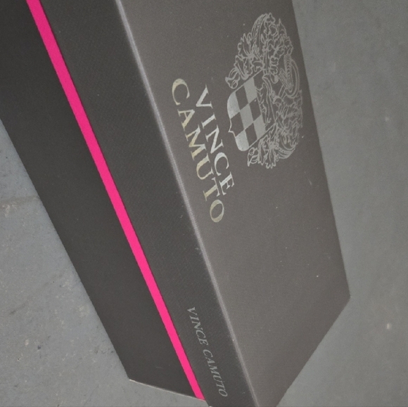 NIB Vince Camuto "Brennda" Quilted Slide Sandals in Black - Picture 5 of 5